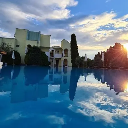 公寓 Mediterran With Pool