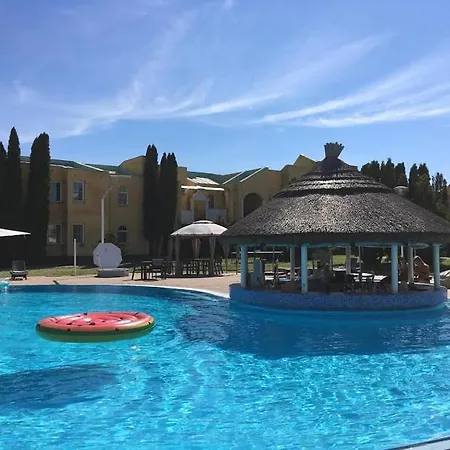 Mediterran With Pool Apartment