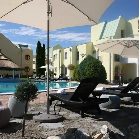 公寓 Mediterran With Pool 希欧福克