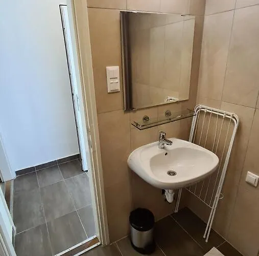 Mediterran With Pool 公寓 *